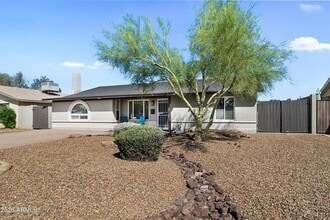 Building Photo - 208 E Oxford Dr