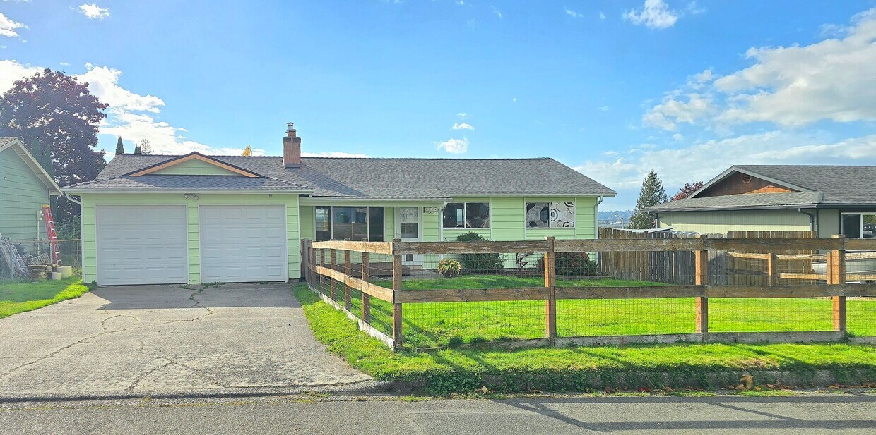 Foto principal - 3 Bedroom Home in Marysville Available Now!