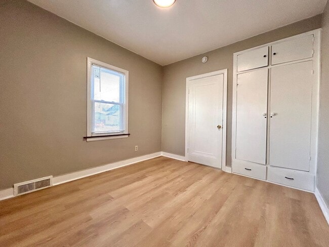 Foto del edificio - 297 W Larch Ave