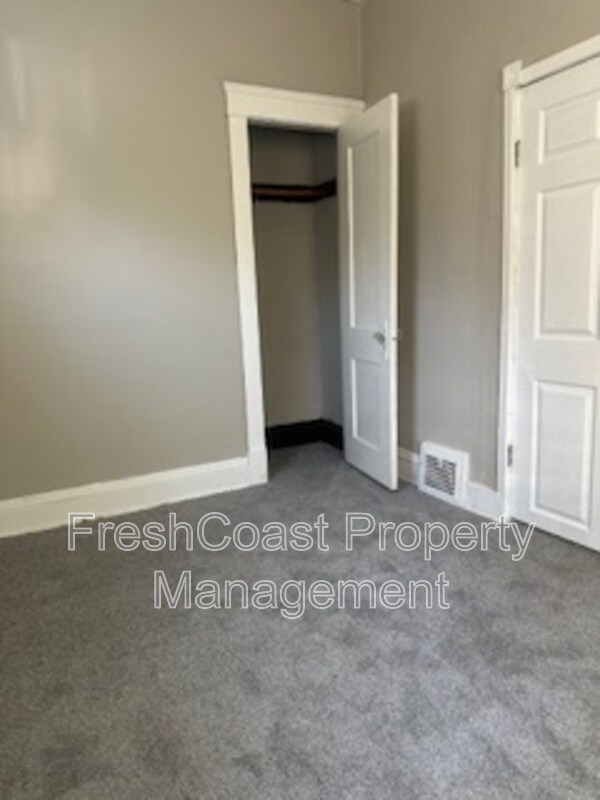 Foto del edificio - 3434 E 105th St