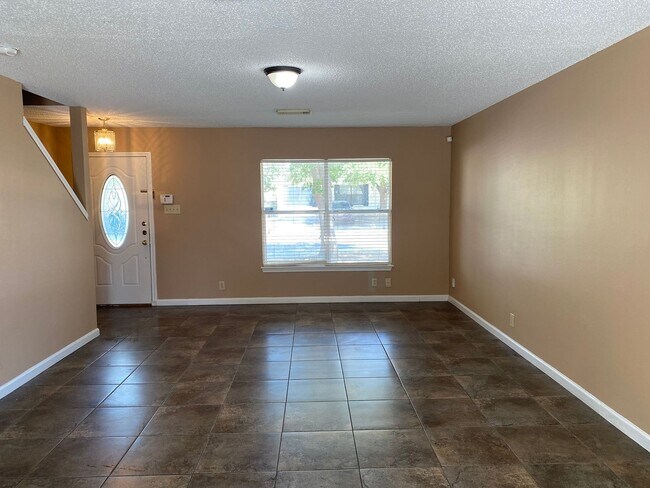 Foto del edificio - 3 bed 2 bath home in Candlewood Park