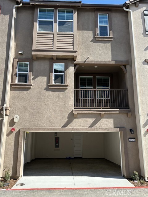 Foto del edificio - 40879 Melrose Dr