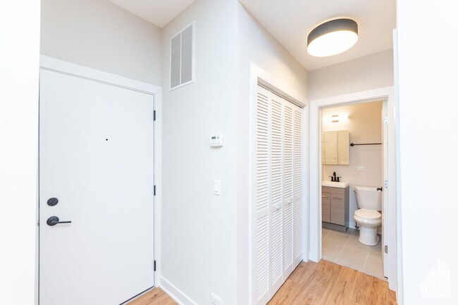 Foto del edificio - 656 W Wrightwood Ave