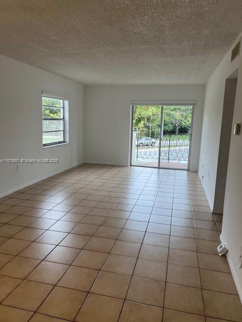 Foto del edificio - 633 S Royal Poinciana Blvd