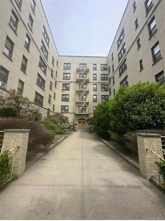 Primary Photo - 4300 Martha Ave