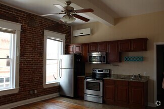 Building Photo - 317 W B St