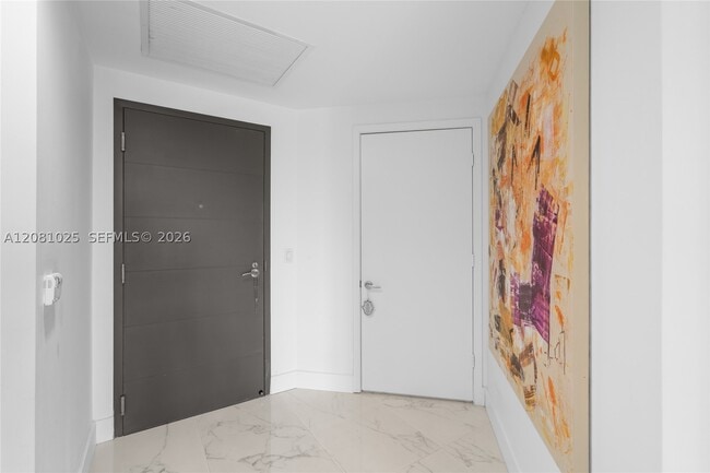 Building Photo - 17111 Biscayne Blvd