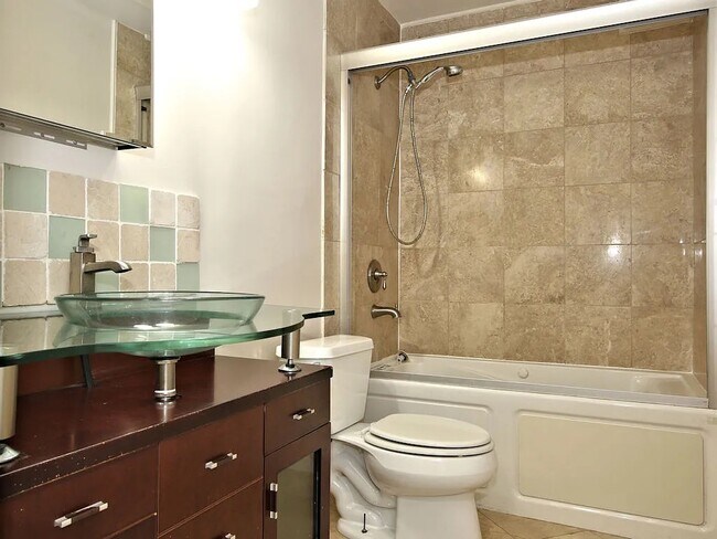 Foto del edificio - 605 Woodland Hills Rd