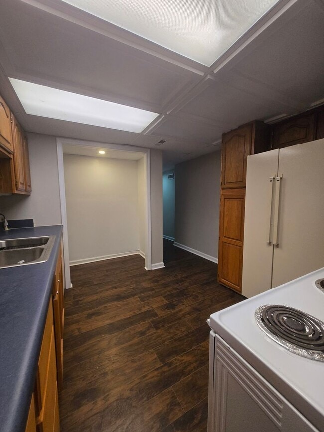 Building Photo - 1569 Colony Park Dr