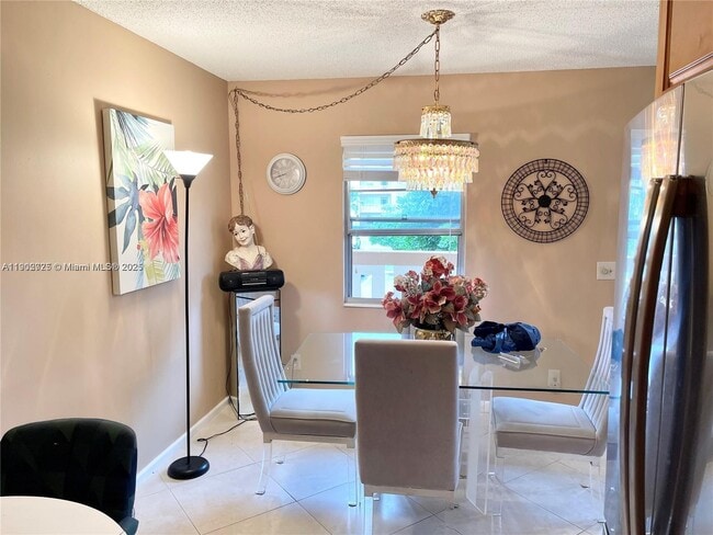 Building Photo - 2042 Newcastle A