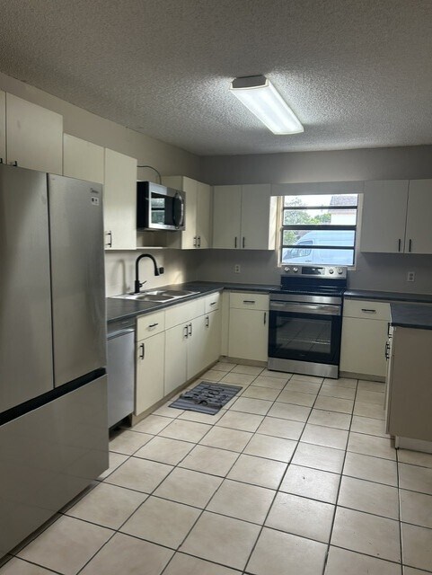 Foto del edificio - 5003 Garden Ave
