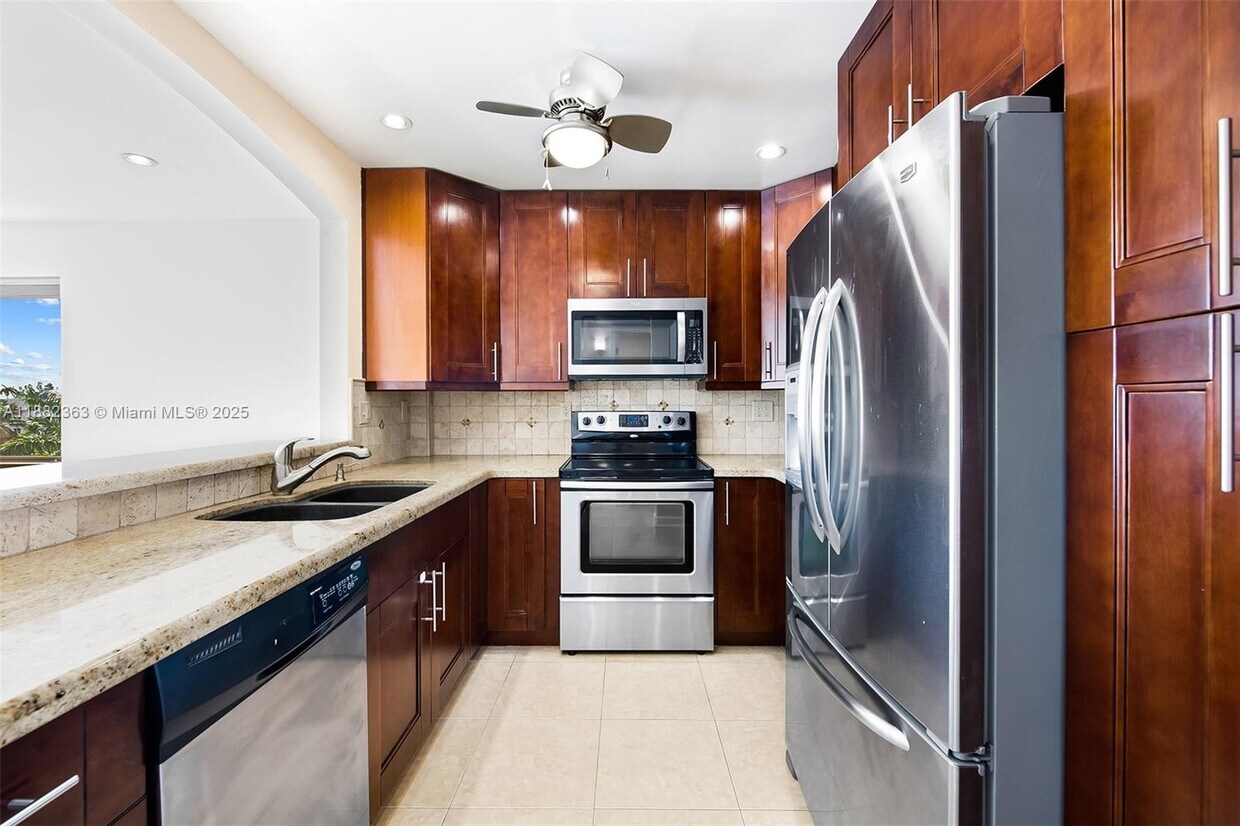 Foto principal - 619 Orton Ave