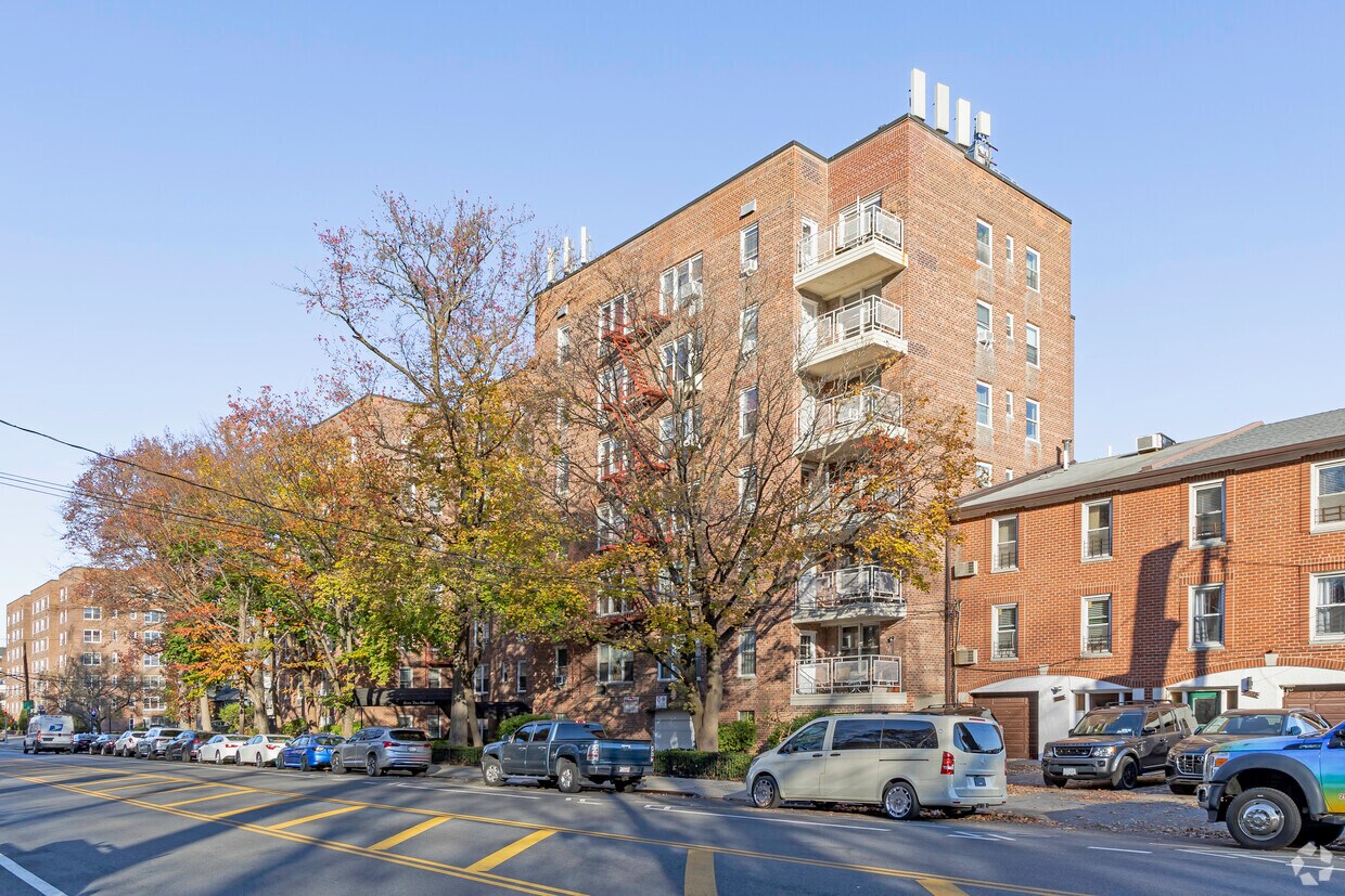 Primary Photo - 6200 Riverdale Ave