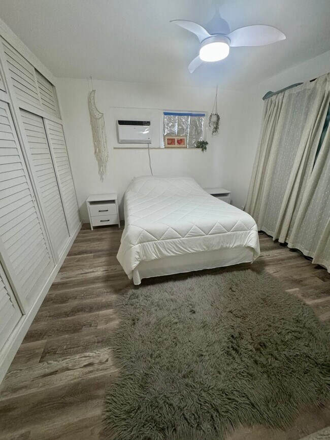 Foto del edificio - 113 N Lakeside Dr