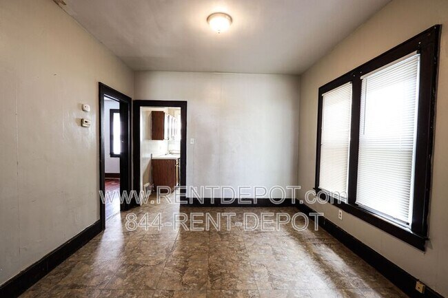 Building Photo - 1413 E Indiana St