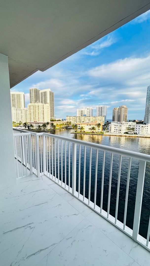 Building Photo - Stunning Waterfront One-Bedroom Apartment with Spectacular Views!