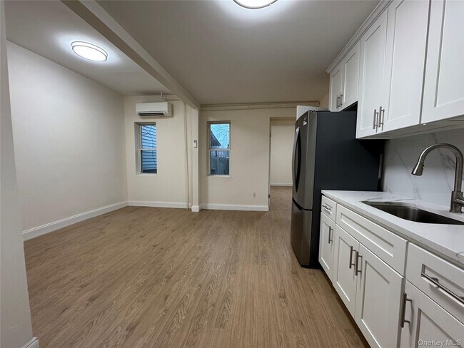 Building Photo - 1733 Zerega Ave