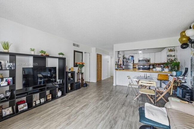 Foto del edificio - 428 Lakeview Dr