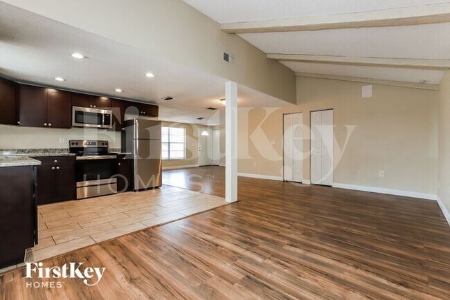Foto del edificio - 7100 Sandalwood Dr