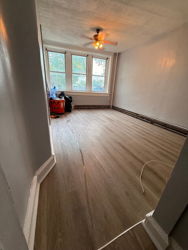 Sala de estar - 6034 N Broad St