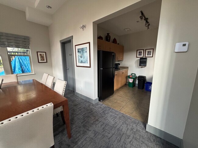 Photo du bâtiment - 404-2969 Whisper Way