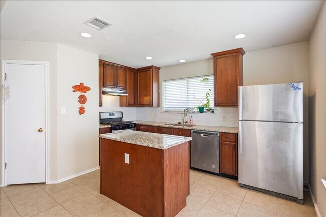 Foto del edificio - Charming 3/BR 2/BA One-Level Home in Round...