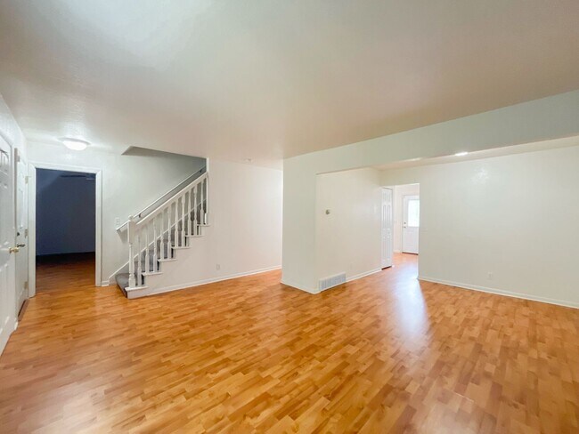 Building Photo - 5541-5547 Christopher Ct
