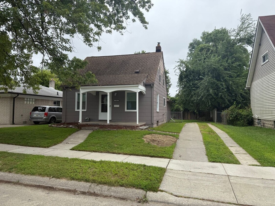 Foto principal - 3 Bedroom, 1 Bath Home Move-In Ready! Sec....