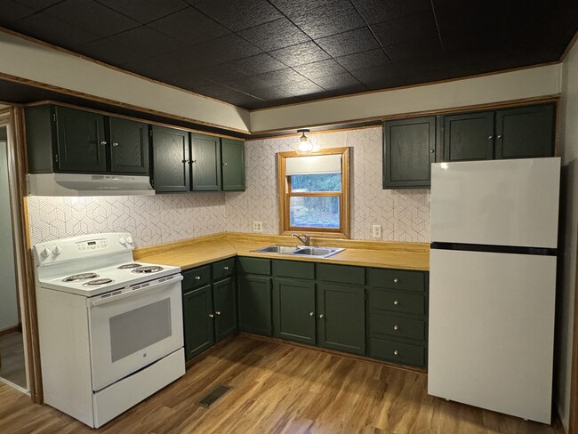 Building Photo - 66090 Wolfs Den Rd