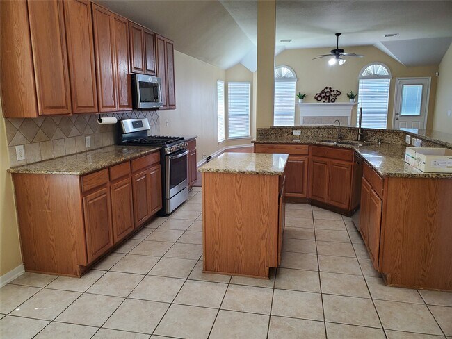 Foto del edificio - 2502 Suncreek Ln