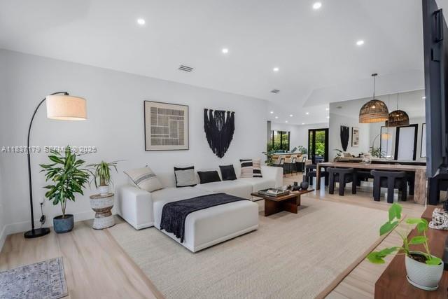 Foto del edificio - 1543 Bird Rd