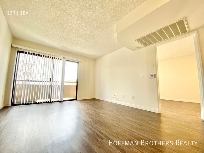 Foto del edificio - 1725 Grismer Ave