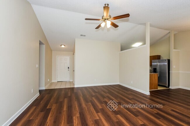 Building Photo - 2108 Genesis Dr