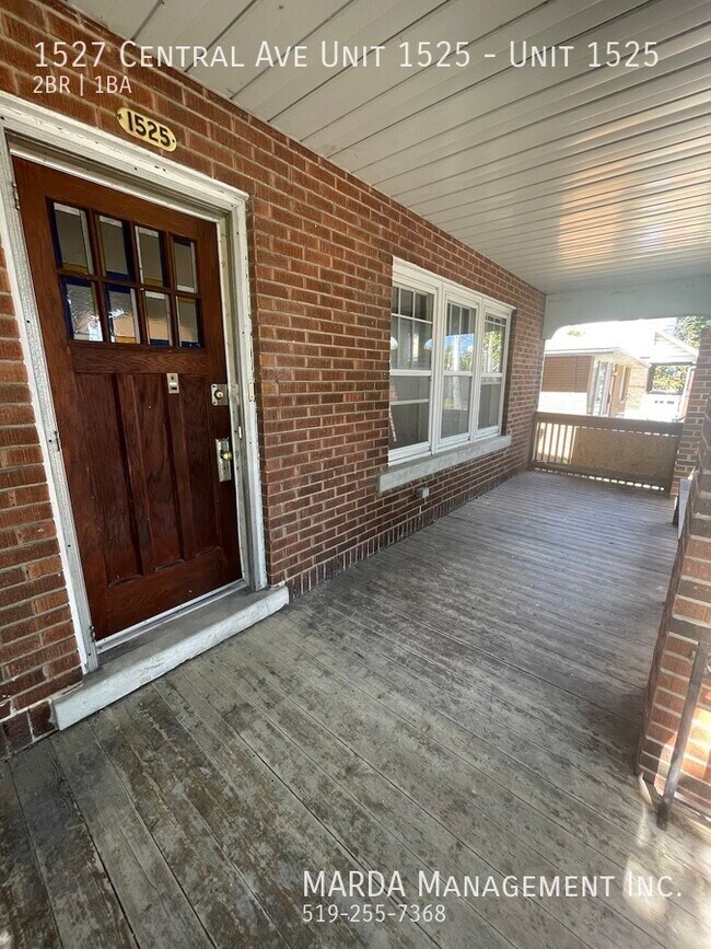 Photo du bâtiment - SPACIOUS 2BEDROOM/1BATH MAIN FLOOR UNIT + UTILITIES