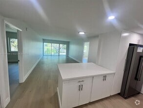 Building Photo - 100 Lakeview Dr