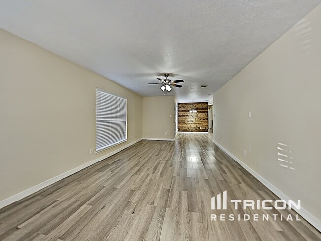 Building Photo - 1824 Old Creek Dr