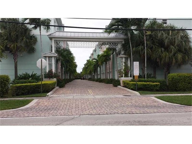 Building Photo - 465 NE 1st St