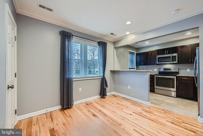 Building Photo - 1111 Meridene Dr