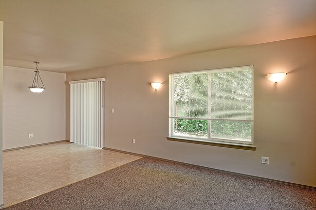 Building Photo - 504 Alder Pl