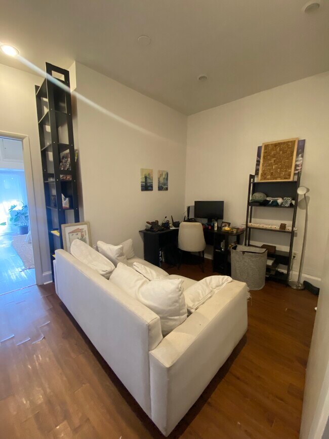 Foto del edificio - 1122 E Palmer St