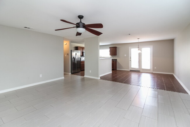 Foto del edificio - 2033 Pine Knot Dr