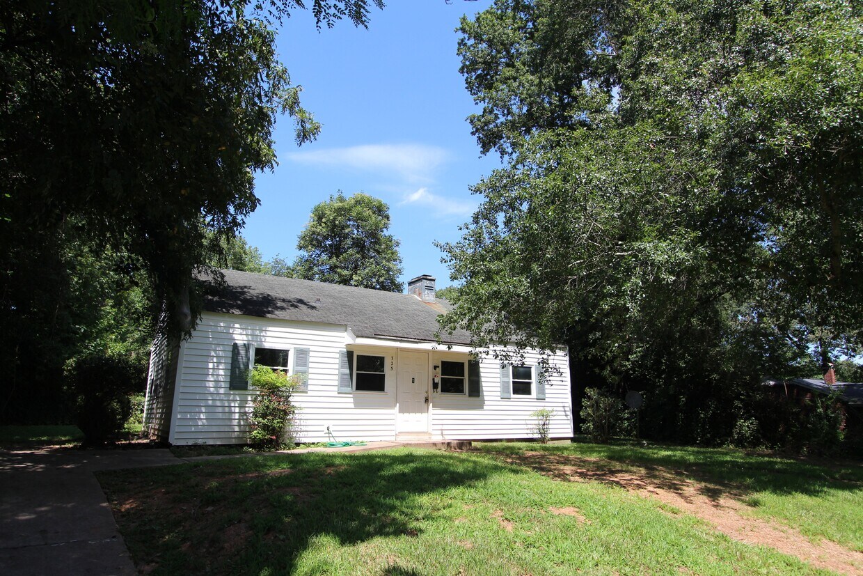 Primary Photo - 725 Lucas St
