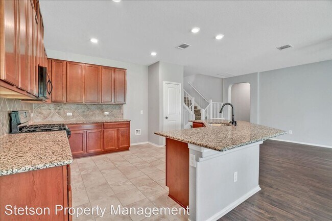 Building Photo - 4 br, 2.5 bath House - 1705 Uhland Drive