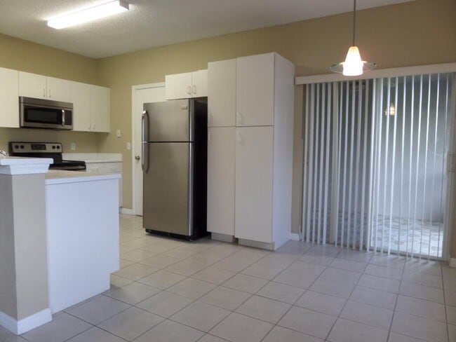 Building Photo - 9711 Santa Rosa Dr