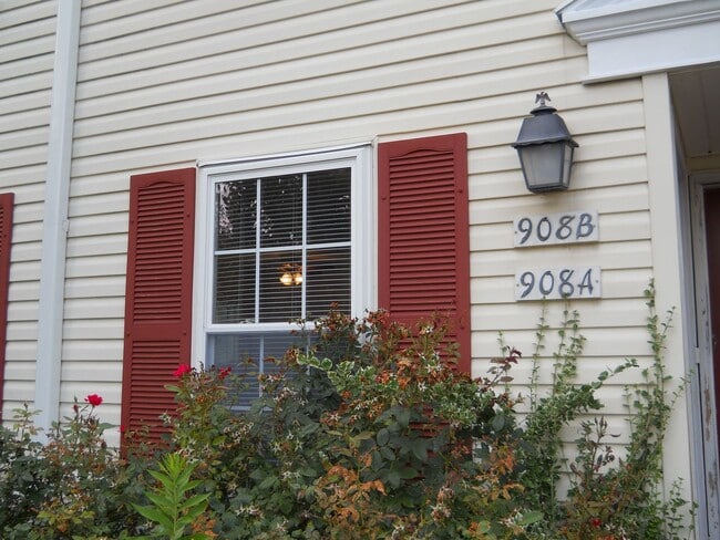 Building Photo - 908A Stockton Ct