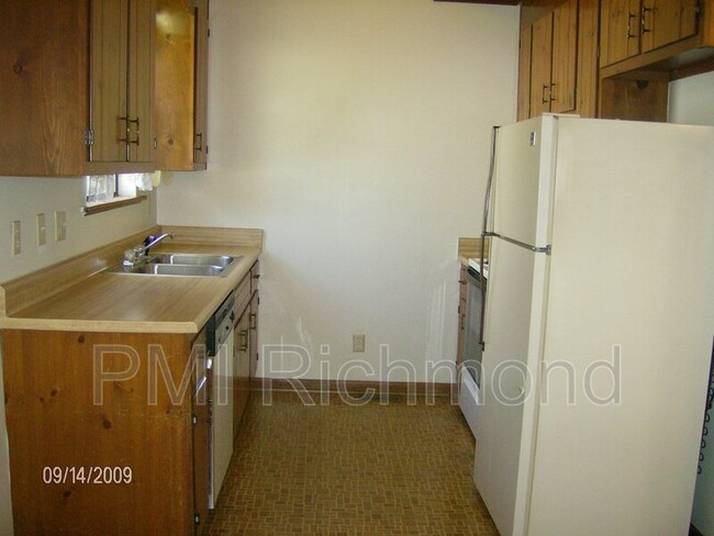 Building Photo - 3111 S Ridge Dr