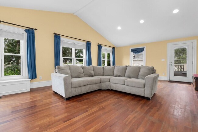 Building Photo - 30 Converse Ave