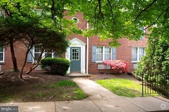 Building Photo - 8 Auburn Ct