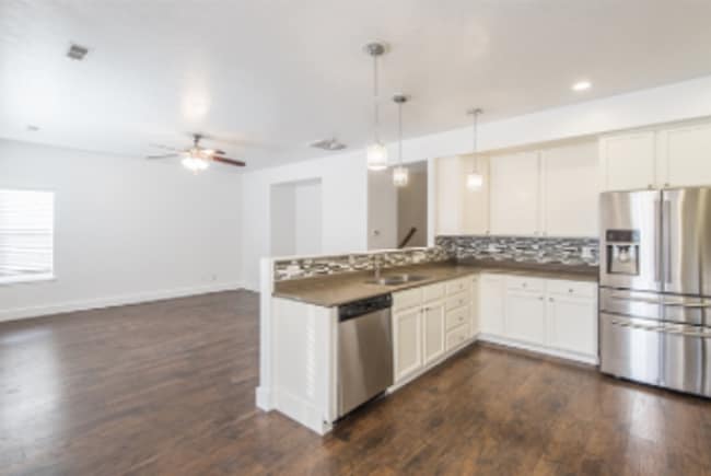 Building Photo - Beautiful 5 Bed | 2.5 Bath | 3 Car Single Family Home