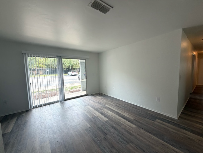 Building Photo - 3705 SW 27th St